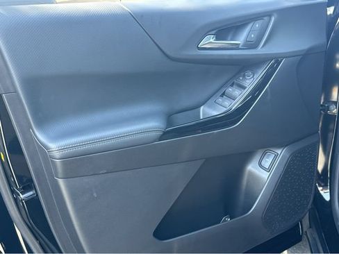 Used 2025 Chevrolet Equinox LT w/ Convenience Package II FWD image 33