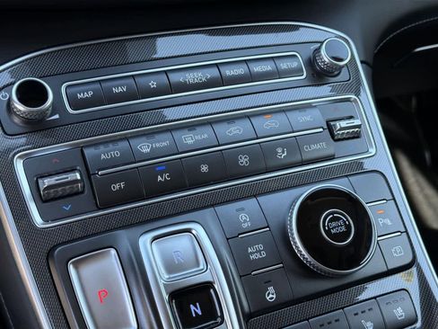 Used 2021 Hyundai Santa Fe Limited image 16