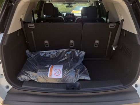 New 2025 Nissan Pathfinder SV w/ SV Premium Package image 7