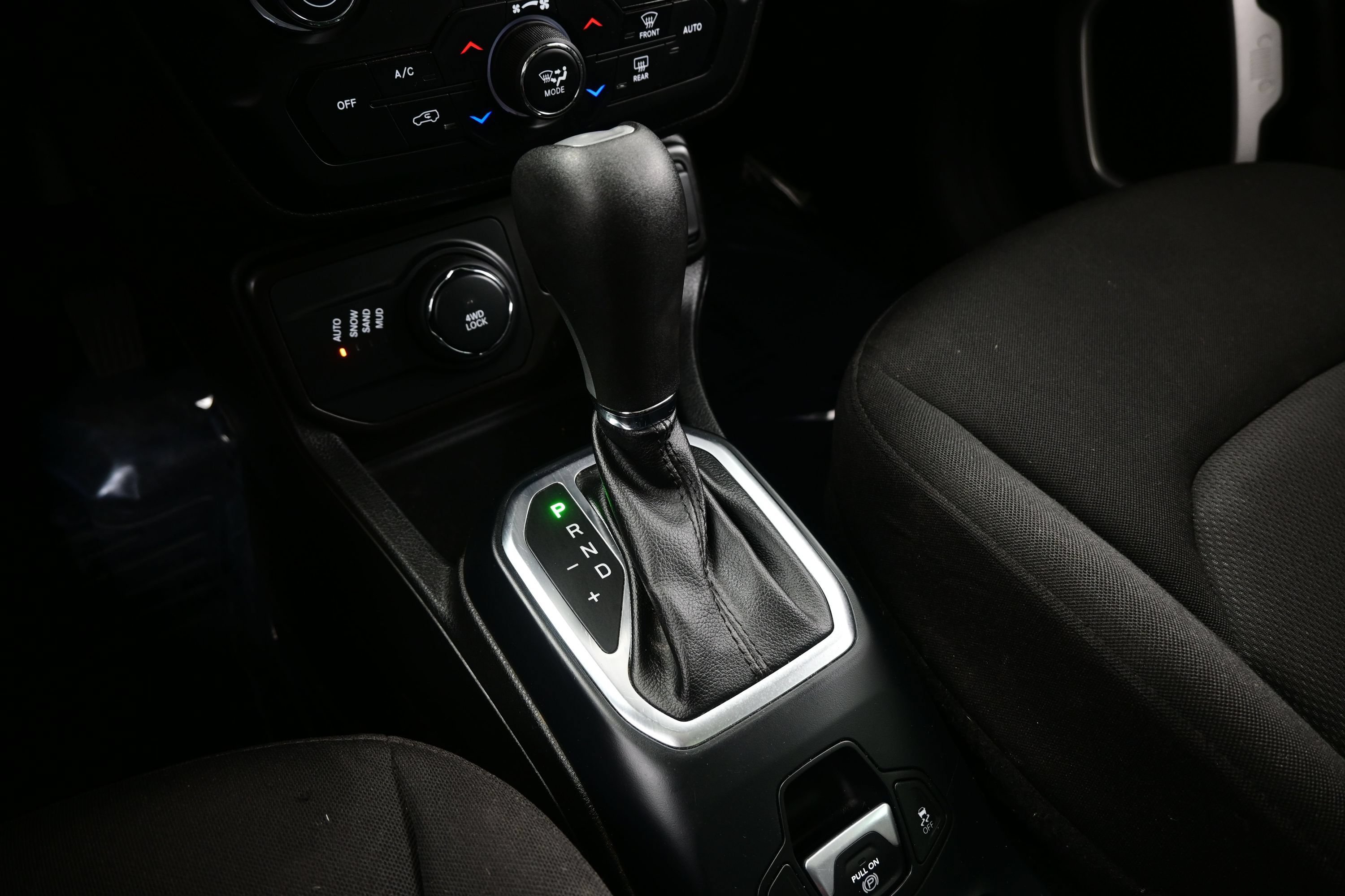 Used 2021 Jeep Renegade Latitude AWD/4WD image 19