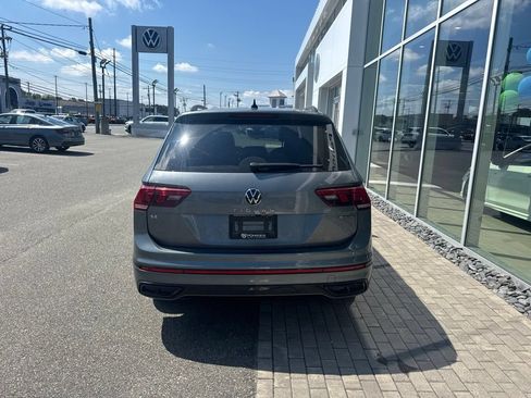 Used 2024 Volkswagen Tiguan SE R-Line AWD/4WD image 4