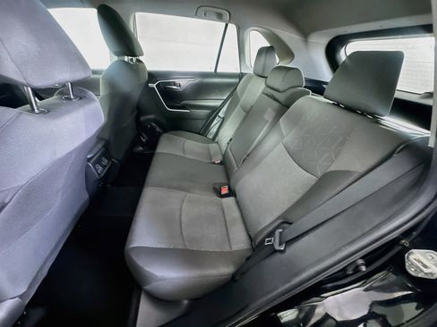 Used 2020 Toyota RAV4 XLE FWD image 27