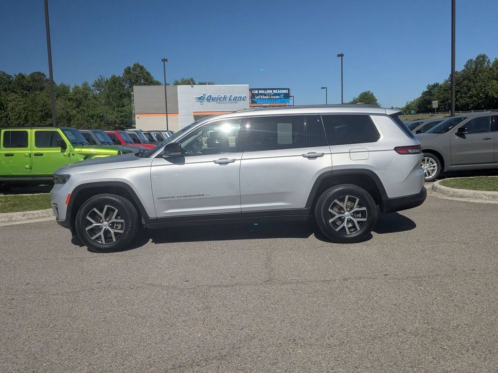Used 2023 Jeep Grand Cherokee L Limited AWD/4WD image 2