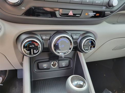 New 2025 Hyundai Venue SEL image 22