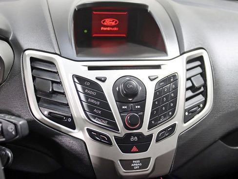 Used 2013 Ford Fiesta SE image 17