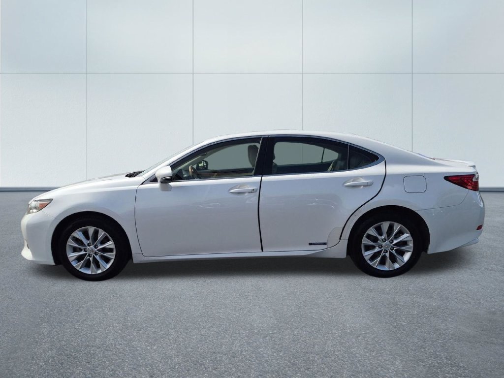 Used 2014 Lexus ES 300h w/ Luxury Package w/Bamboo Trim FWD image 3
