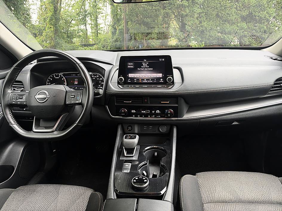 Used 2025 Nissan Rogue SV AWD/4WD image 18