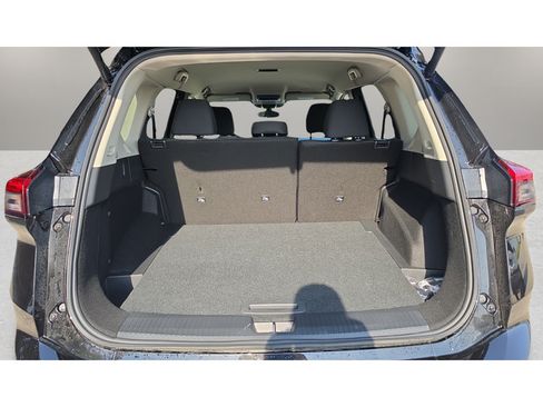 Certified 2026 Nissan Rogue SV FWD image 14