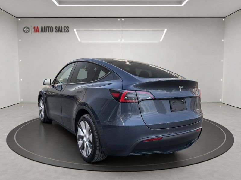 Used 2022 Tesla Model Y Long Range AWD/4WD image 3