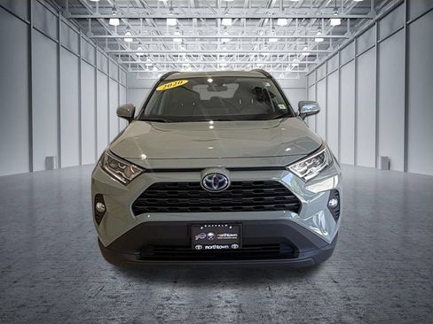 Used 2020 Toyota RAV4 XLE w/ Convenience Package AWD/4WD image 3