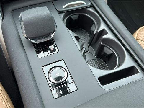 New 2026 Land Rover Discovery Limited Edition image 18