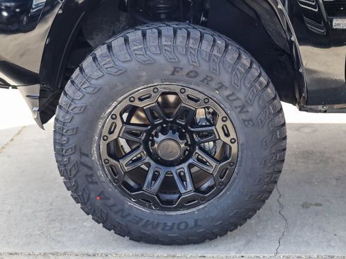 Used 2019 Toyota Tacoma SR5 RWD image 9