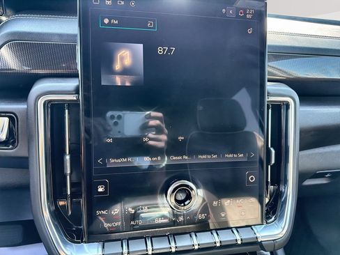 Used 2025 GMC Yukon Elevation w/ Technology Package AWD/4WD image 12