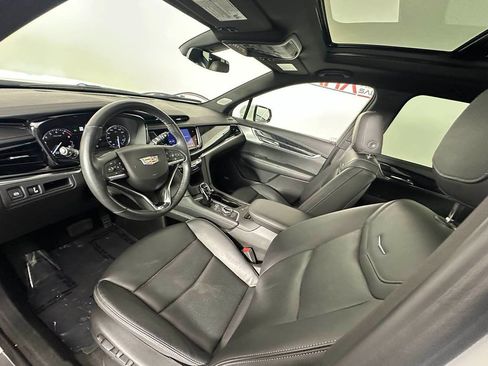 Used 2023 Cadillac XT6 Premium Luxury image 17