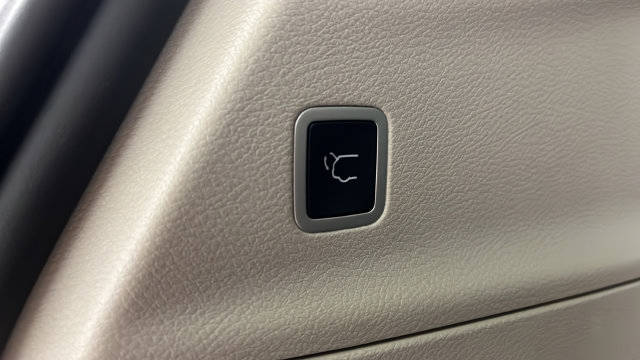 Used 2024 Chrysler Pacifica Touring-L FWD image 29