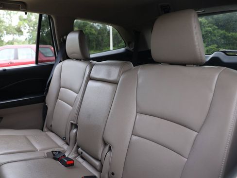 Used 2016 Honda Pilot Touring image 10