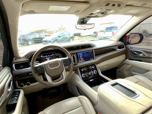 Used 2021 GMC Yukon XL Denali w/ Denali Premium Package image 36