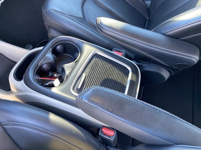 Used 2023 Chrysler Pacifica Touring-L FWD image 40