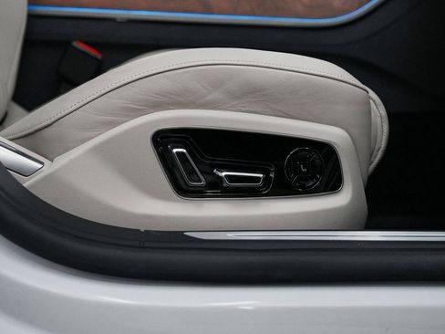 Used 2023 Audi A8 L 3.0T w/ Luxury Package image 38