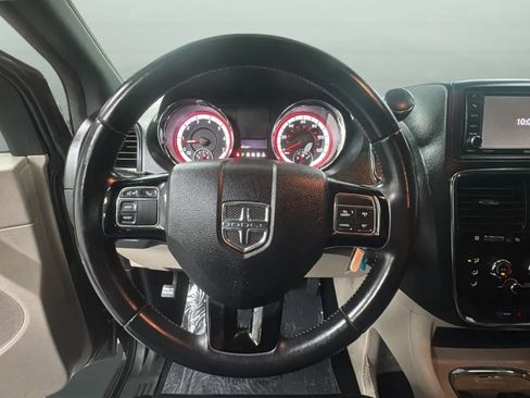 Used 2019 Dodge Grand Caravan SXT FWD image 20