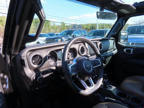 Used 2023 Jeep Wrangler Unlimited Sahara w/ Cold Weather Group image 18