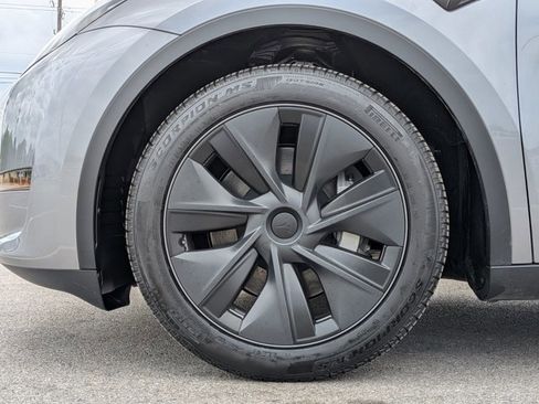 Used 2025 Tesla Model Y Long Range image 24