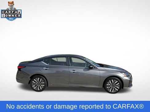Used 2025 Nissan Altima 2.5 SV FWD image 2