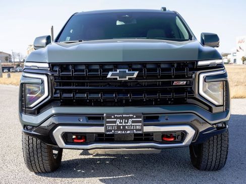 Used 2025 Chevrolet Suburban Z71 w/ Comfort Package image 2