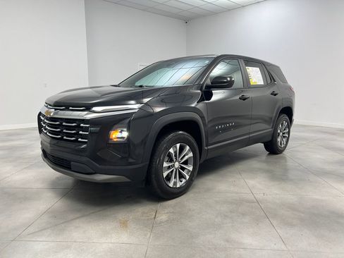 Used 2026 Chevrolet Equinox LT FWD image 3