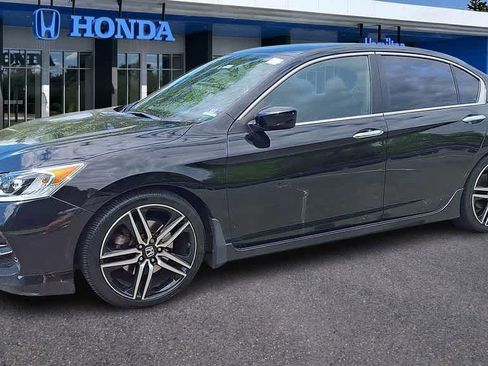 Used 2017 Honda Accord Sport image 4