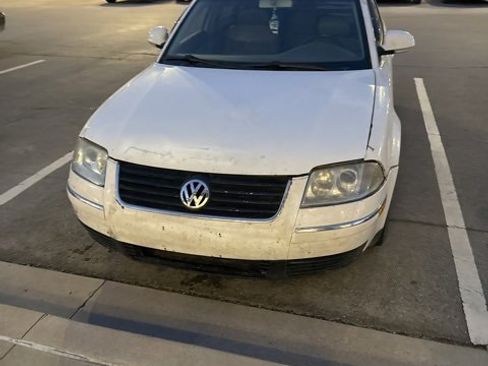 Used 2004 Volkswagen Passat GL image 2