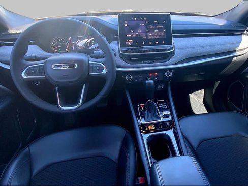 Used 2023 Jeep Compass Latitude AWD/4WD image 16