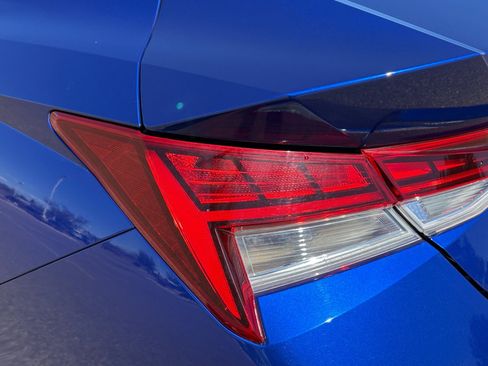 Used 2023 Hyundai Elantra Limited FWD image 13