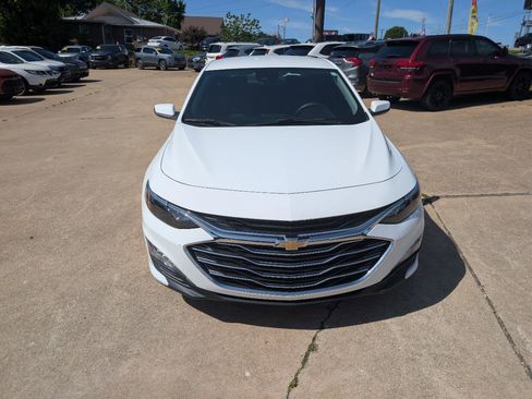Used 2023 Chevrolet Malibu LT FWD image 2