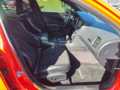 Used 2017 Dodge Charger R/T w/ Technology Group image 32