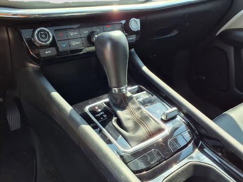 Used 2022 Jeep Compass Limited w/ Sun and Sound Group image 21