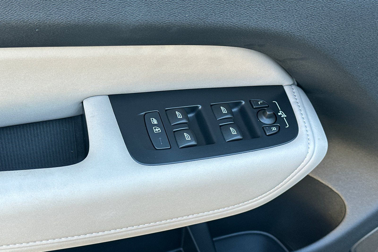 Certified 2026 Volvo XC60 B5 Plus AWD/4WD image 13