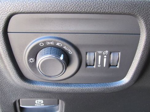 Used 2024 Jeep Grand Cherokee L Altitude image 32