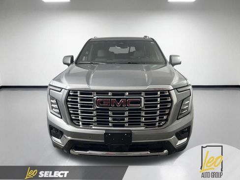 Used 2025 GMC Yukon Denali AWD/4WD image 2
