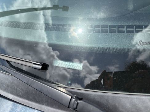 Used 2022 Ford Escape SE w/ SE Sport Appearance Package image 2