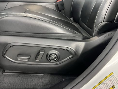 Used 2023 Jeep Grand Cherokee L Limited w/ Luxury Tech Group II image 22