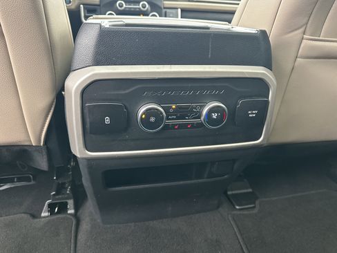 Used 2024 Ford Expedition Max Limited image 23