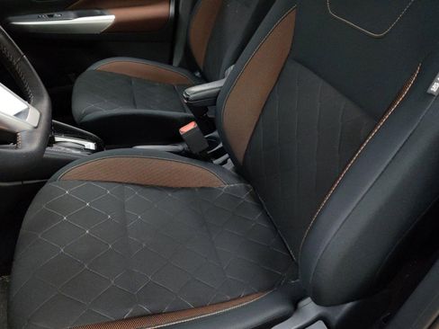 Used 2020 Nissan Kicks SR w/ Exterior Package image 12