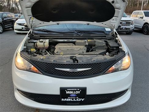 Used 2024 Chrysler Voyager LX image 20