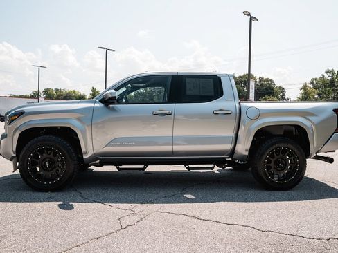 Certified 2026 Toyota Tacoma SR5 AWD/4WD image 4