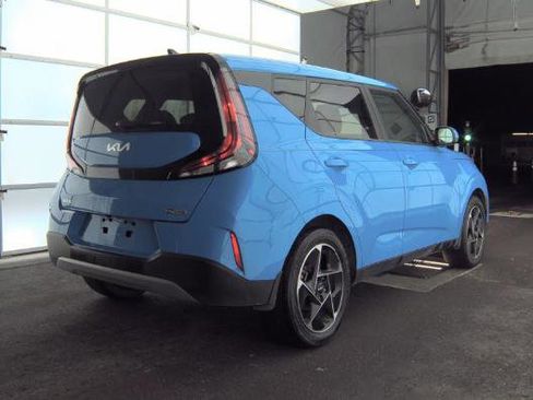 Used 2025 Kia Soul EX image 3