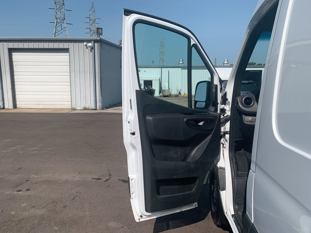 Used 2025 Mercedes-Benz Sprinter 2500 image 34