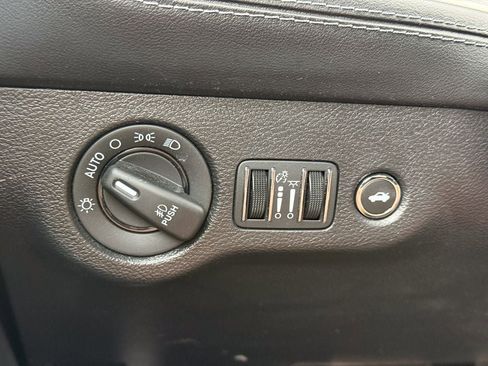 Used 2022 Dodge Challenger R/T w/ T/A Package image 24