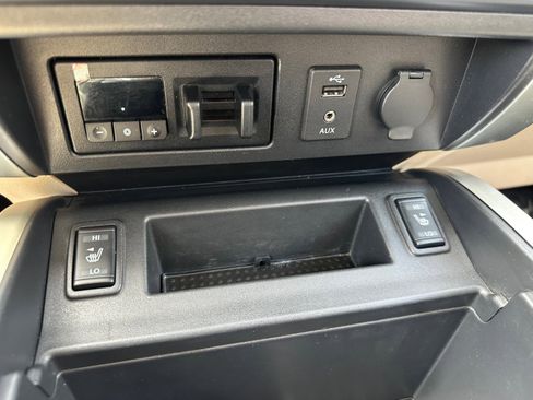 Used 2016 Nissan Titan SV image 16