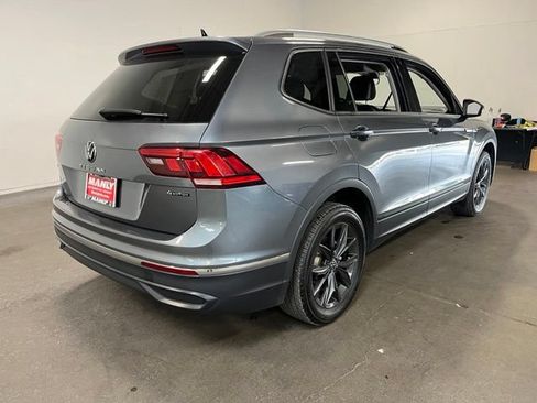 Used 2024 Volkswagen Tiguan SE AWD/4WD image 3